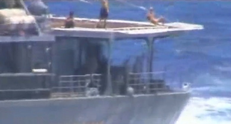 Ipostaza în care au fost filmați rușii pe distrugătorul aflat aproape de coliziune cu nava SUA - Imaginea 1