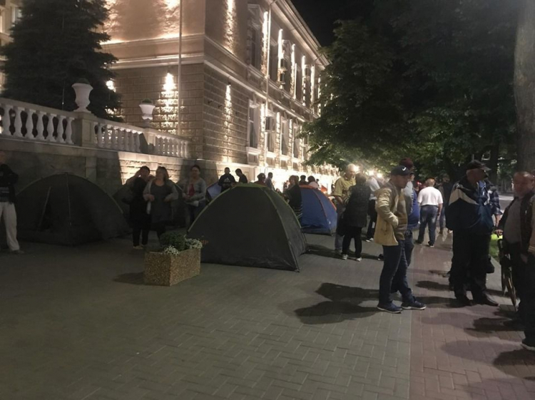 Corturi instalate în fața instituțiilor guvernamentale la Chișinău. Partidul Democrat pregătește proteste - Imaginea 3