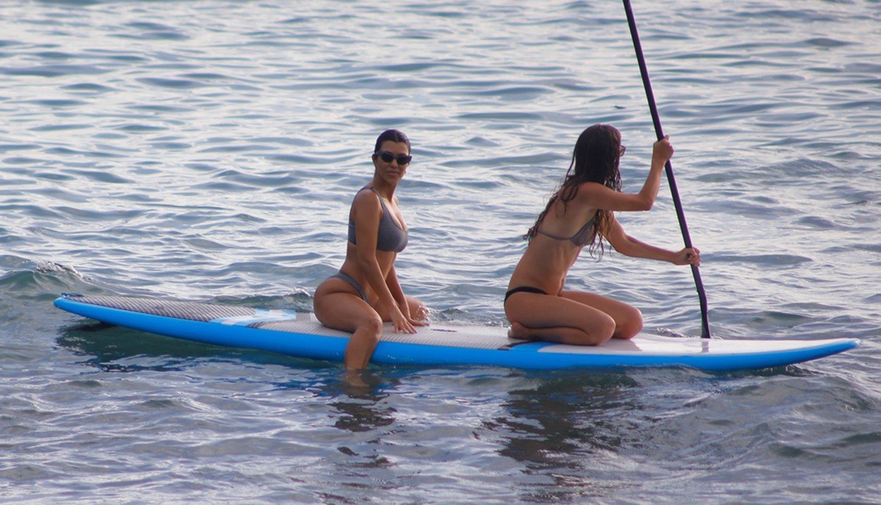 Cum a fost surprinsă Kim Kardashian pe plaja din Costa Rica. A atras toate privirile. GALERIE FOTO - Imaginea 7