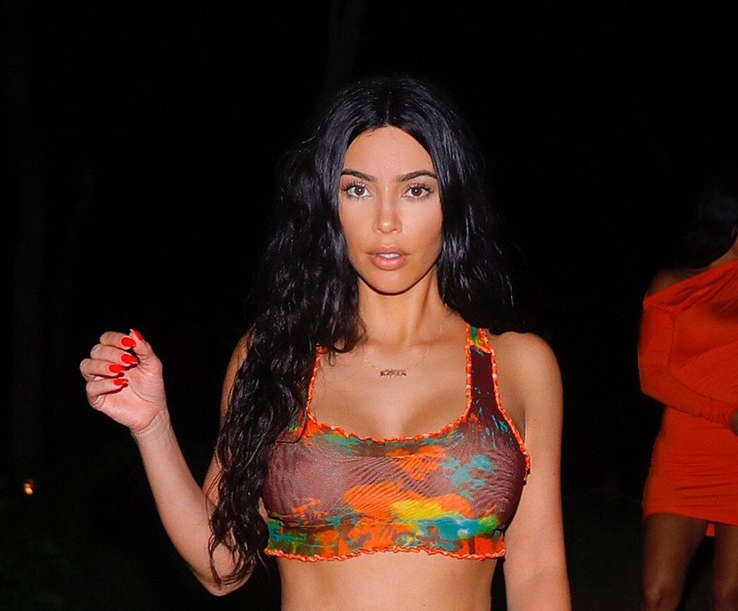Kim Kardashian, apariție de senzație pe o plajă din Costa Rica. A eclipsat-o pe Kourtney