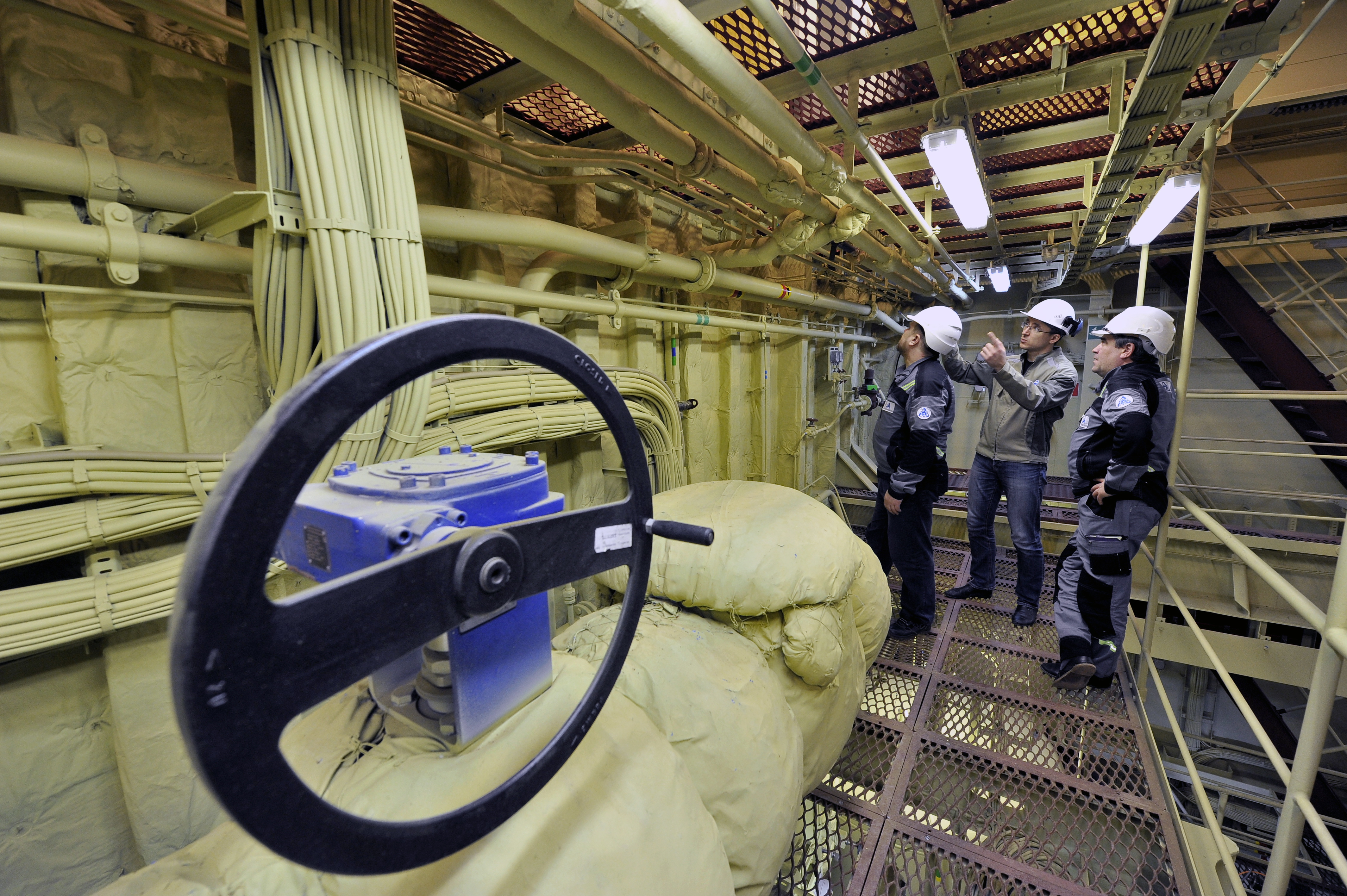 Rusia trimite în larg controversata navă numită ”Cernobîl plutitor”. GALERIE FOTO - Imaginea 3