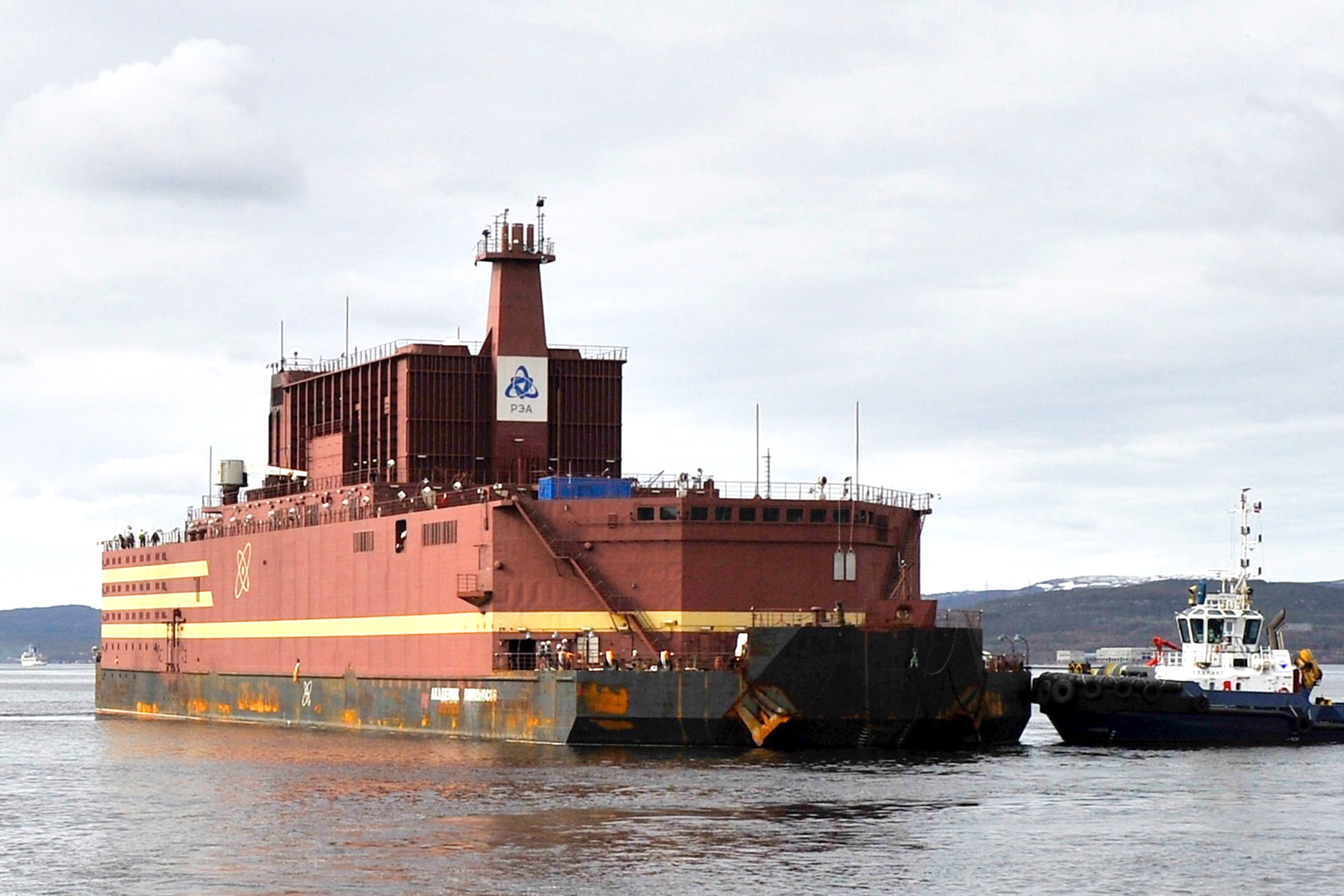 Rusia trimite în larg controversata navă numită ”Cernobîl plutitor”. GALERIE FOTO - Imaginea 11