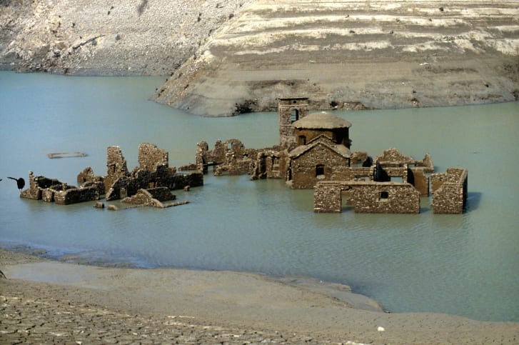 Un sat medieval aflat pe fundul unui lac va putea fi vizitat anul viitor. Cum va fi posibil
