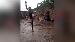 VIDEO. Un copil african a impresionat cu pasiunea sa pentru balet