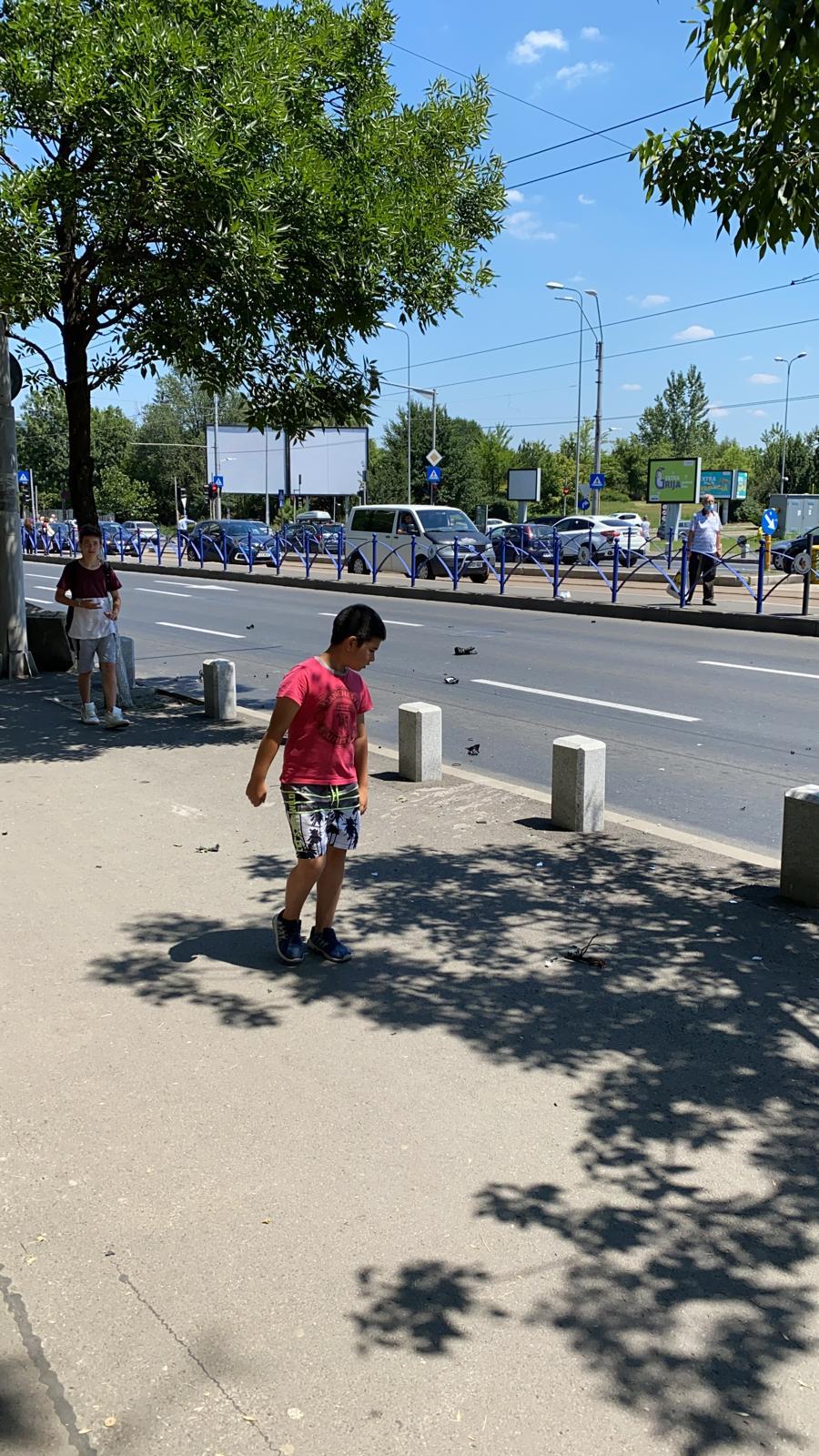 Un copil de 10 ani a murit după ce a fost lovit de un motociclist, în București - Imaginea 2