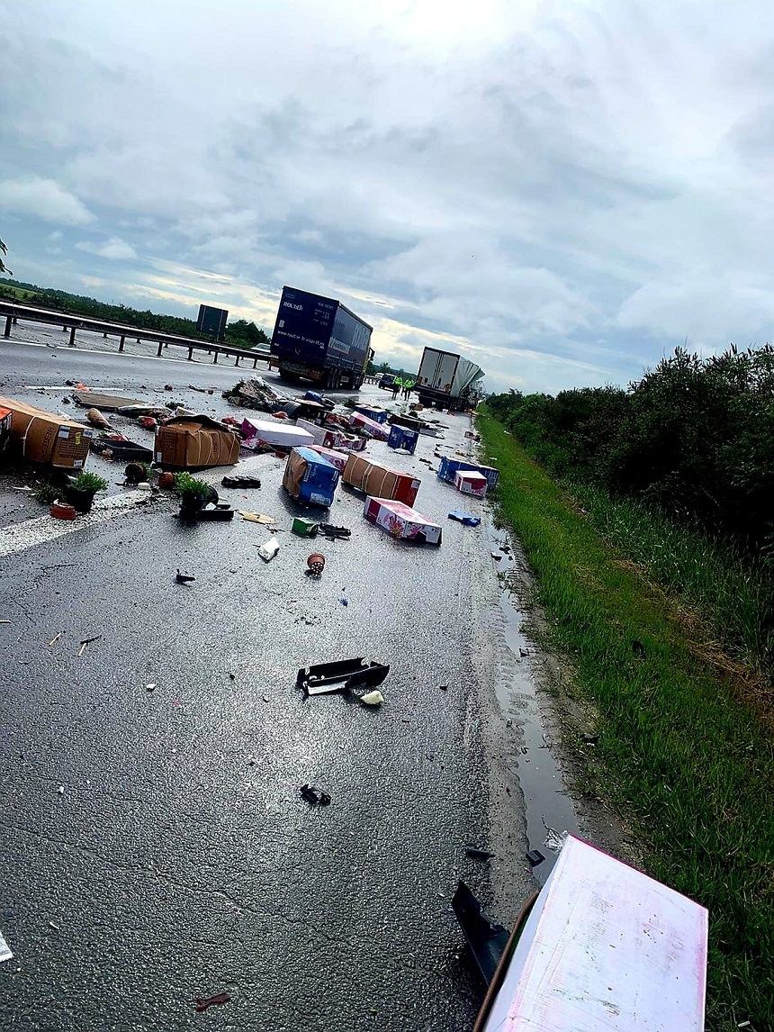 Accident grav, între două TIR-uri, pe autostrada A1 Bucureşti – Piteşti. O persoană a murit