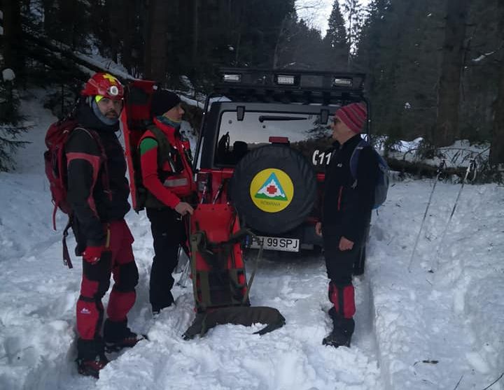 Turiști blocați în zăpadă în Bucegi, recuperați de salvamontiști. Plecaseră spre Crucea Caraiman