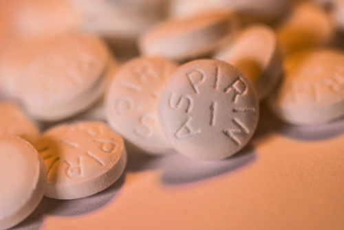 Studiu: Aspirina, fără efecte asupra ratei de supraviețuire a pacienților grav afectați de COVID-19
