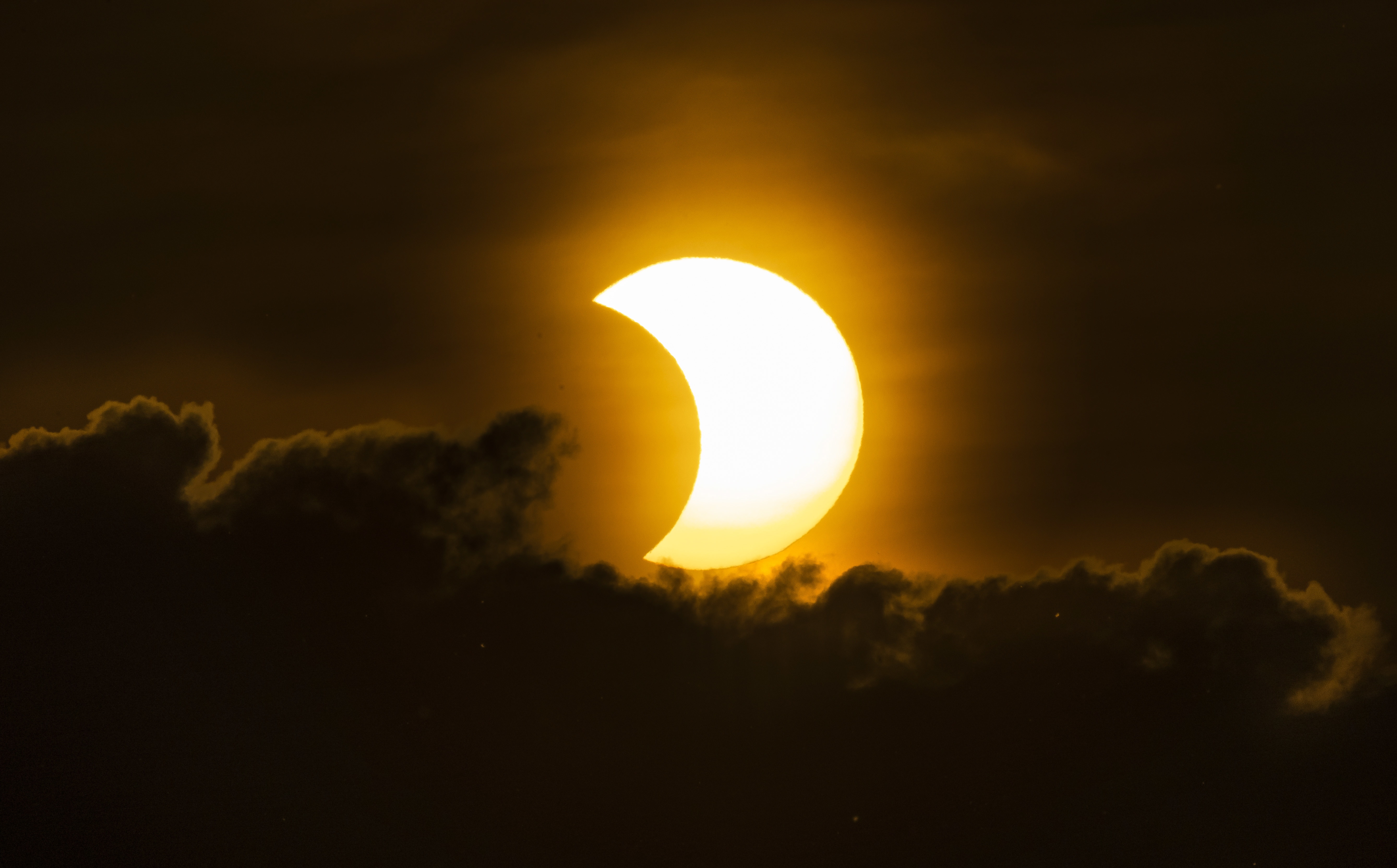 VIDEO. Imagini uimitoare din timpul eclipsei de soare. Cum s-a văzut în SUA și Canada