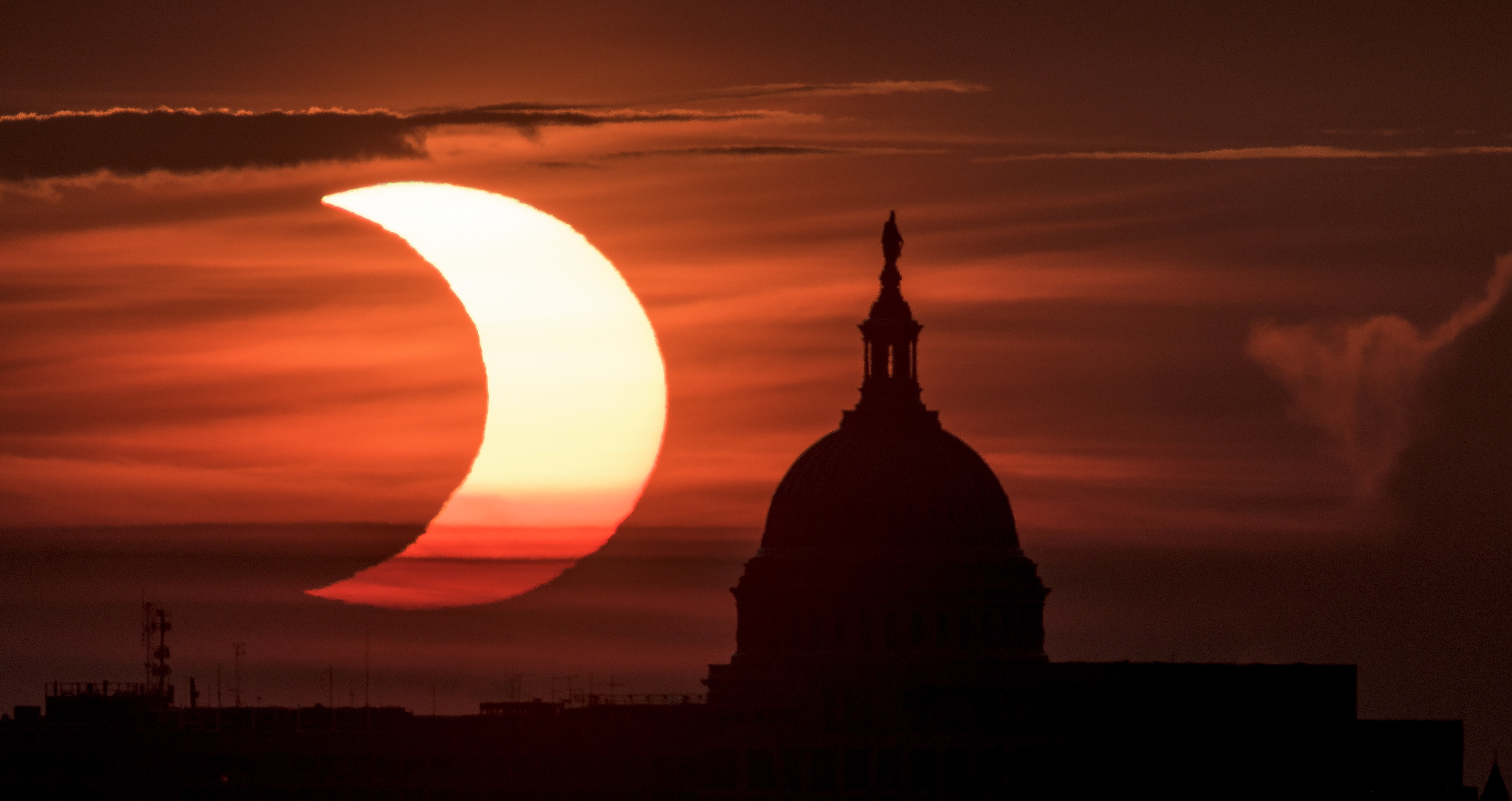 VIDEO. Imagini uimitoare din timpul eclipsei de soare. Cum s-a văzut în SUA și Canada - Imaginea 5