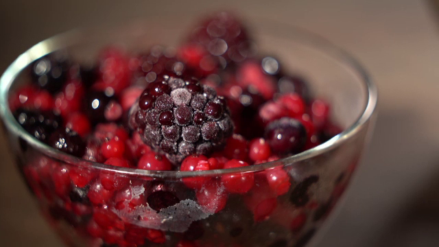 Cum decongelezi corect mâncarea. Fructele înghețate trebuie spălate neapărat