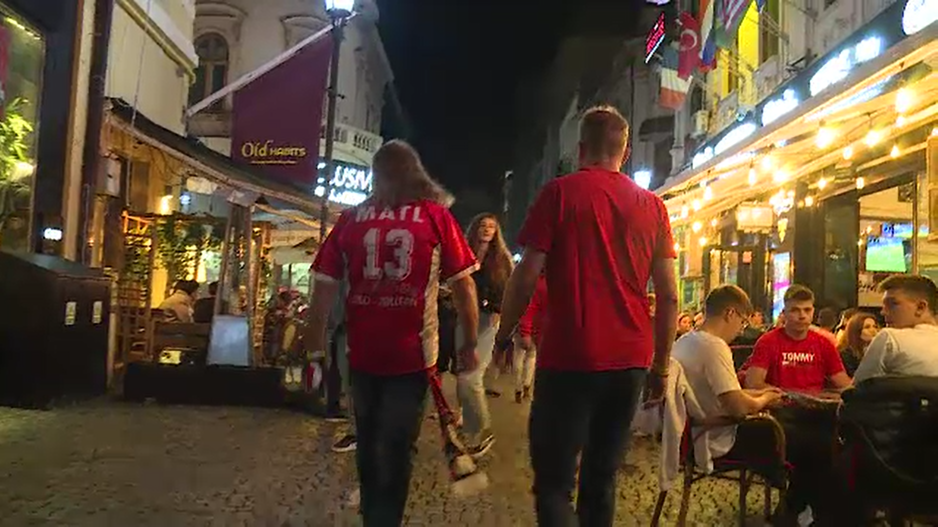 EURO 2020. Suporterii străini, încântați de Centrul Vechi: ”Minunată viața de noapte, bere bună”