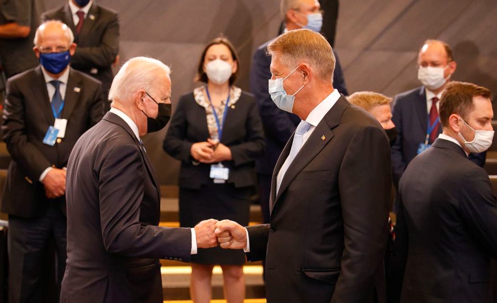 Klaus Iohannis l-a invitat pe Joe Biden în România: Doresc să continuăm discuţia din 2015