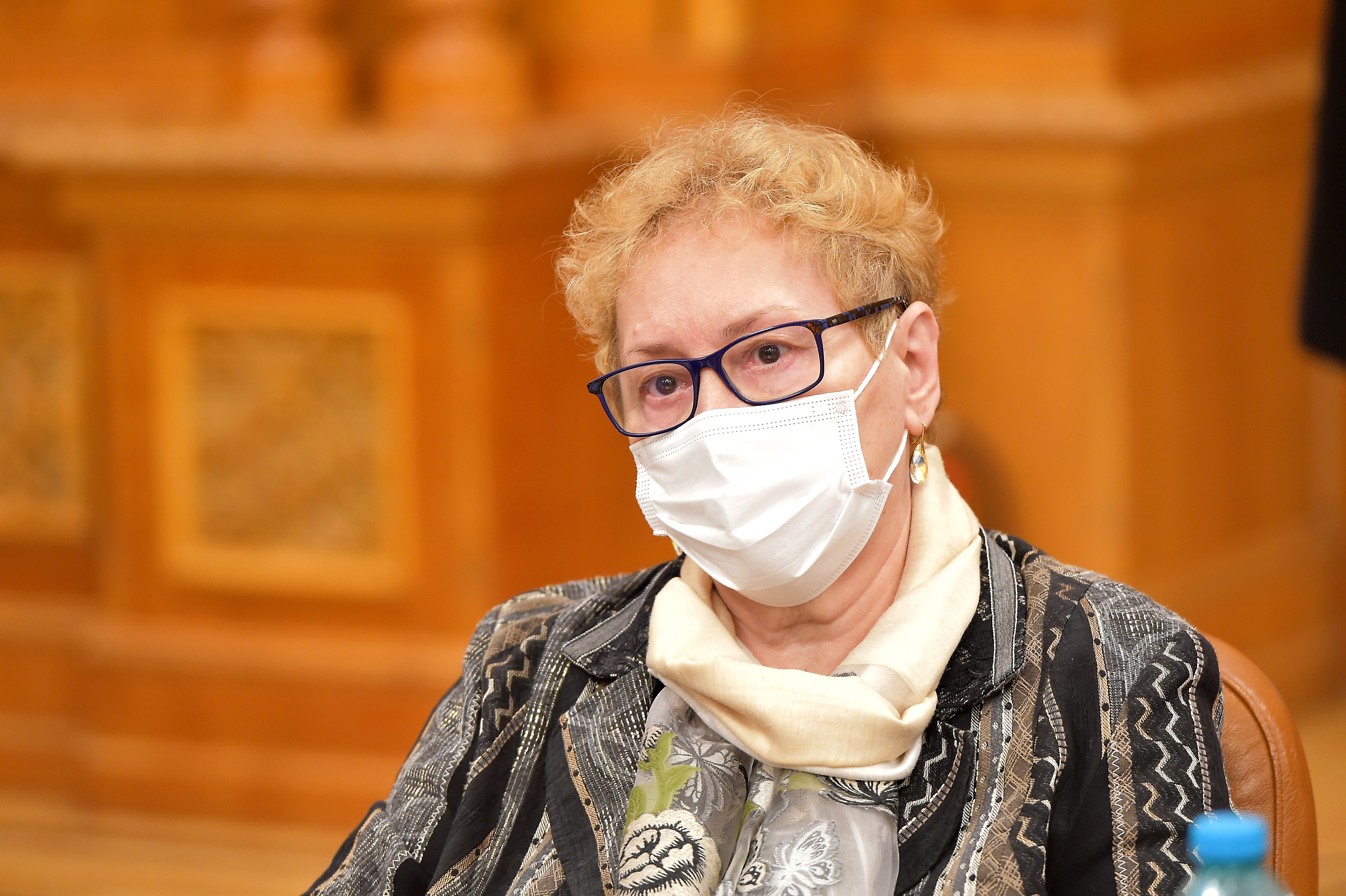 Renate Weber a dat în judecată Camera Deputaţilor şi Senatul, după revocarea din funcţie