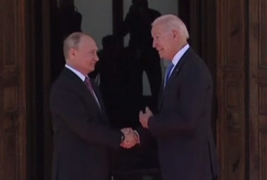 Ce nu și-au spus Biden și Putin, dar au transmis prin gesturi. Explicații de la experți în limbajul trupului