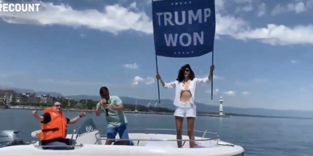 VIDEO. Nepoata teroristului Osama bin Laden a fluturat un steag cu ”Trump a câștigat” la summit-ul Putin-Biden