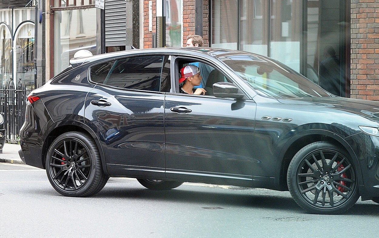Ce mașină conduce Romeo Beckham la doar 18 ani GALERIE FOTO - Imaginea 4