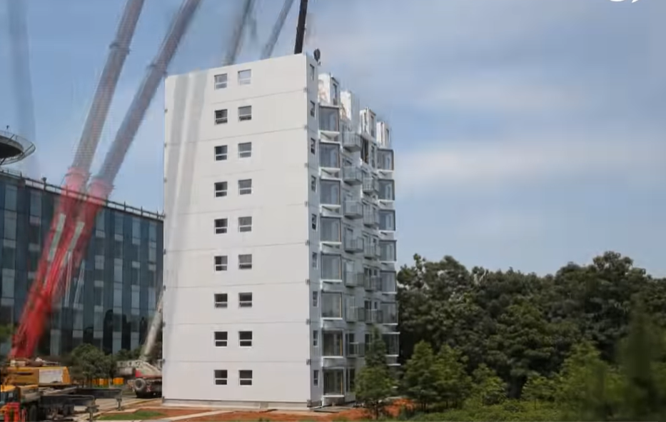 O firmă din China a construit un bloc de 10 etaje, complet finisat, în 28 de ore și 45 de minute VIDEO