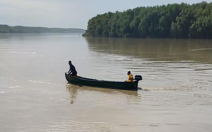 Două surori au dispărut în Dunăre, la Isaccea. Una ar fi încercat să o salveze pe cealaltă