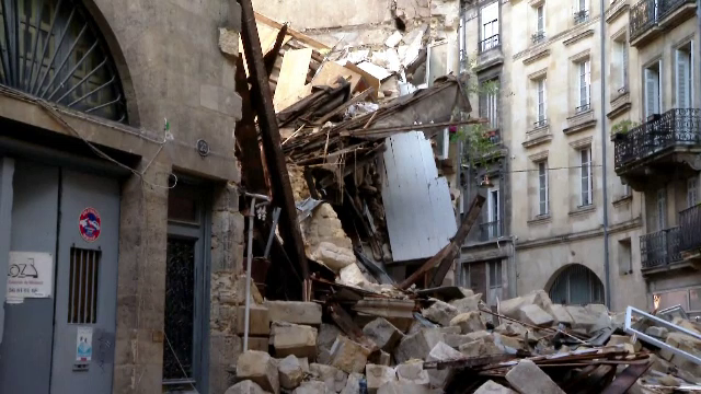 Două clădiri din Bordeaux s-au prăbușit din cauze necunoscute. Mai multe persoane au fost rănite