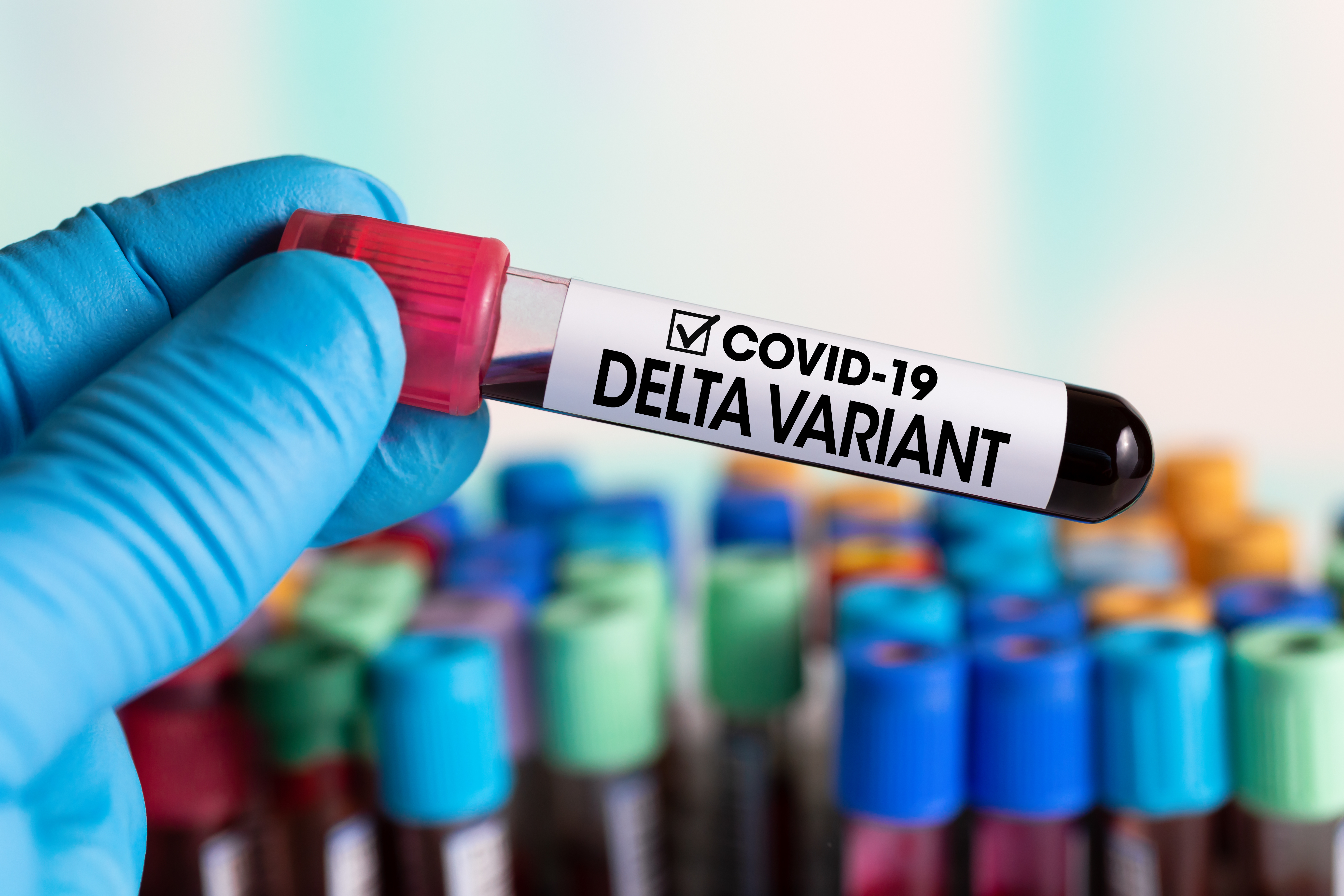Studiu: Două doze de Pfizer sau AstraZeneca sunt eficiente împotriva variantei Delta de Covid-19