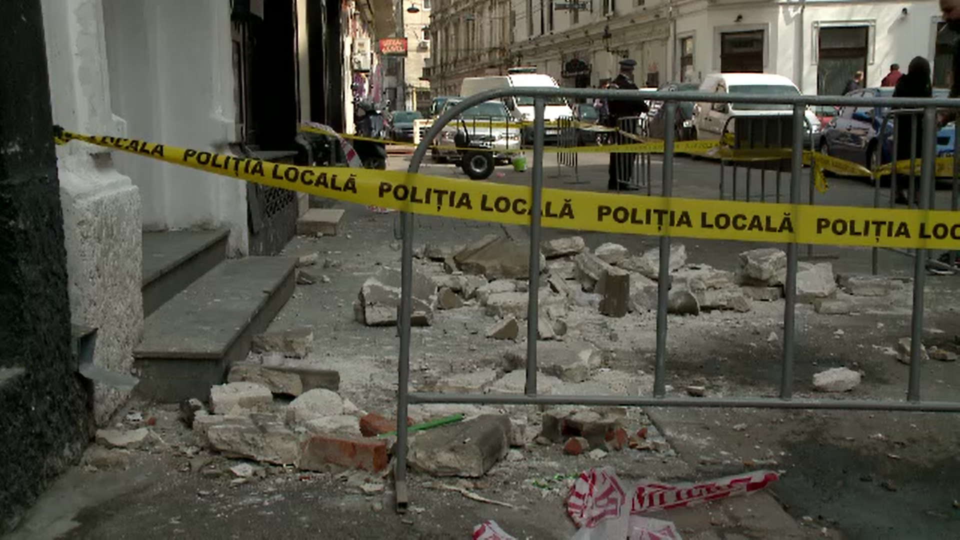 Faţadele nereparate ale blocurilor vechi din București se înmulțesc. Proprietarii spun că nu au bani de reparaţii