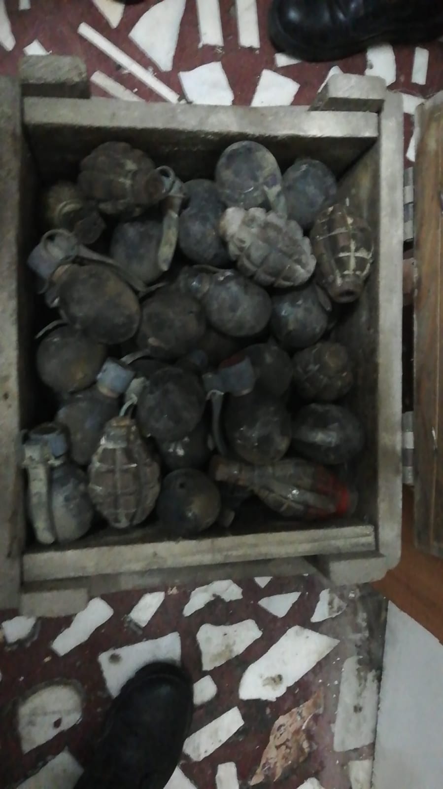 100 de grenade, descoperite în subsolul unui liceu din București