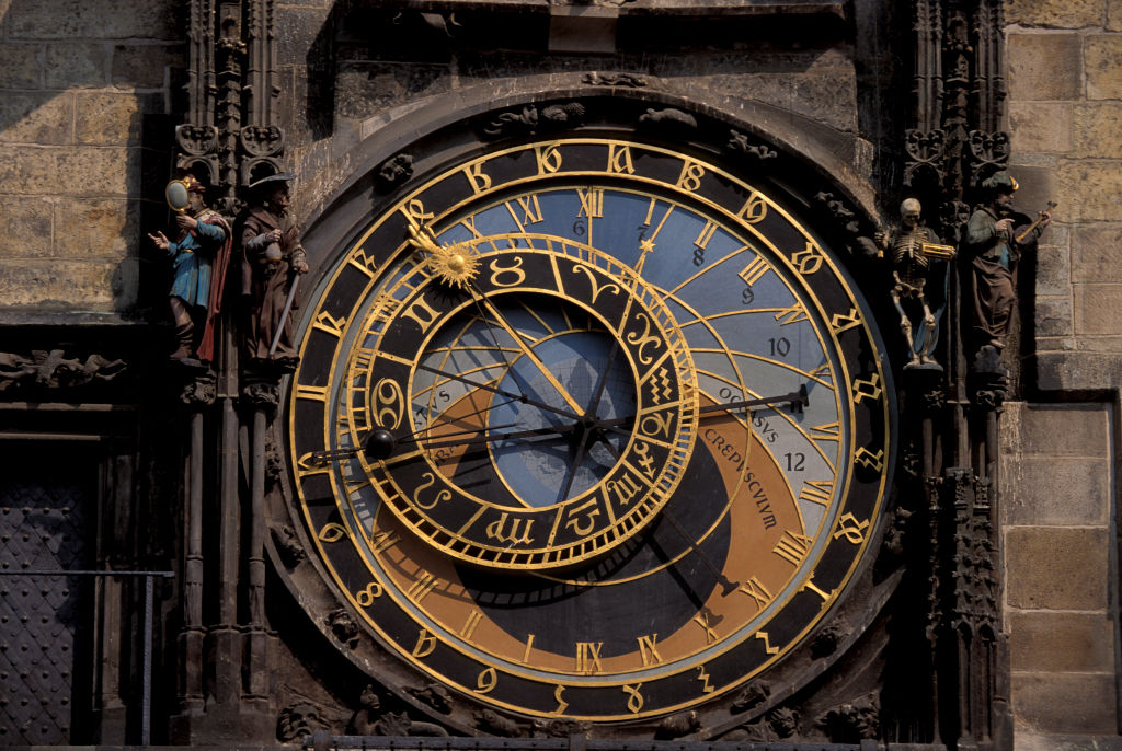 Scandal în Cehia. Autoritățile anchetează restaurarea picturilor de pe ceasul astronomic din Praga