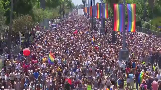 Explozie de culoare la parada gay din Tel Aviv. Zeci de mii de israelieni au participat la eveniment