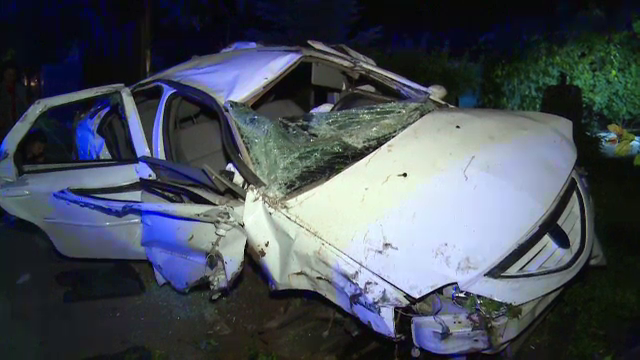 Un tânăr a murit după ce mașina lui s-a răsturnat într-o curbă periculoasă în județul Dâmbovița