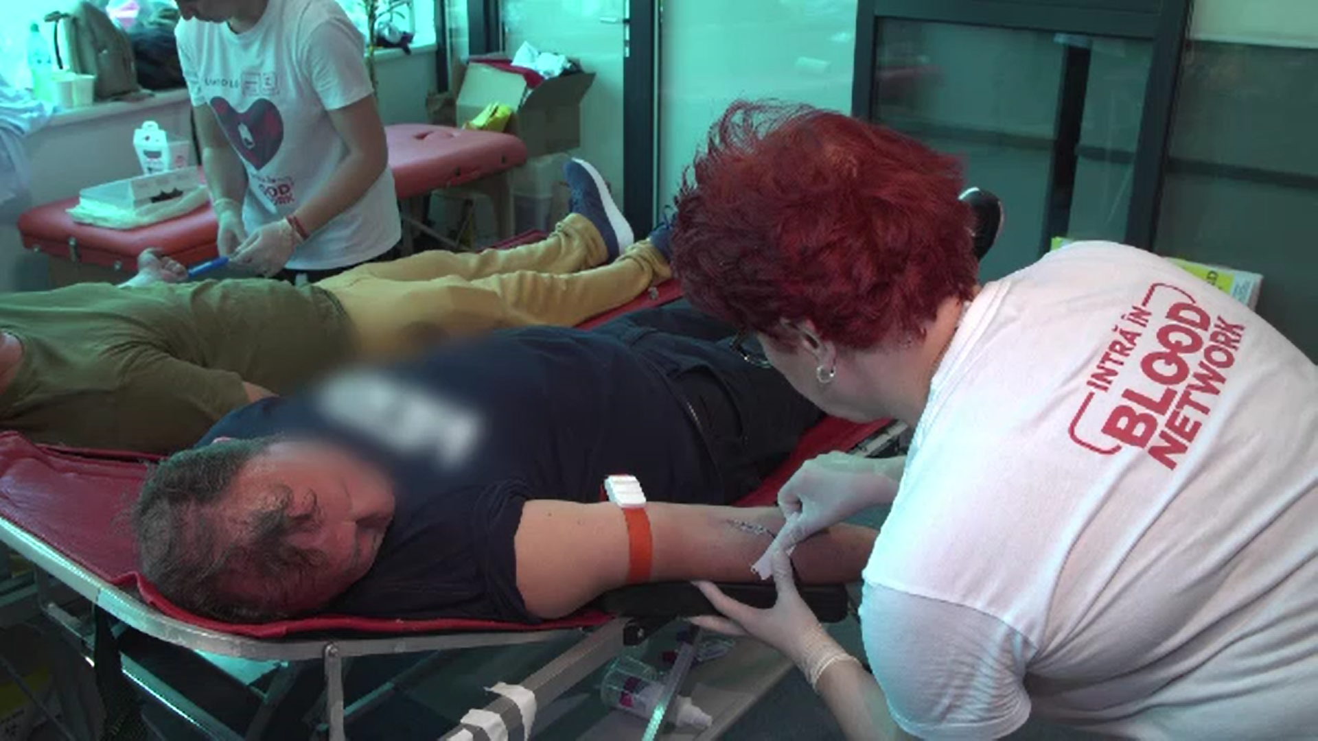 Campania „Blood Network” a ajuns în Ploiești. Sute de oameni au așteptat ore pentru a dona sânge