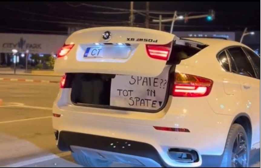 VIDEO Mesajul purtat pe mașină de proprietarul unui BMW din Constanța: ”Tot în spate? Tot în spate!”