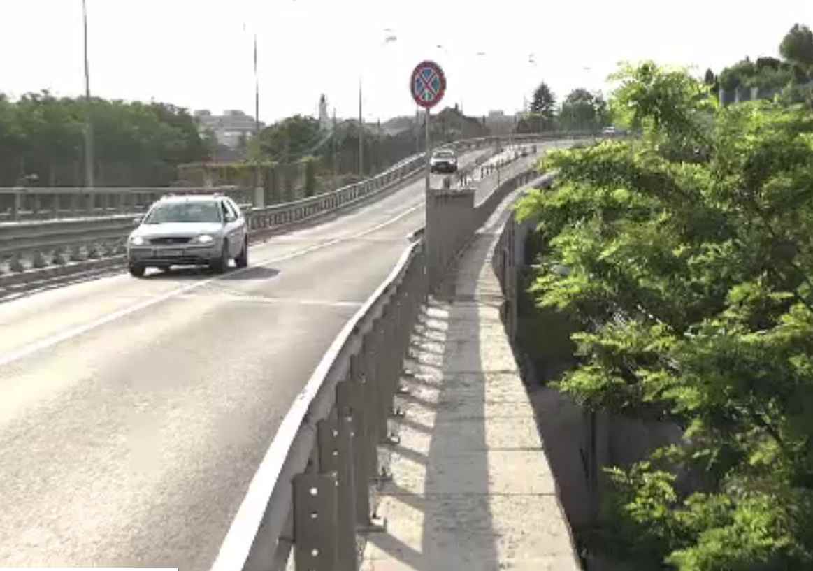 Un adolescent a căzut cu bicicleta de pe un pod și a murit pe loc. Incidentul șocant s-a petrecut la Oradea