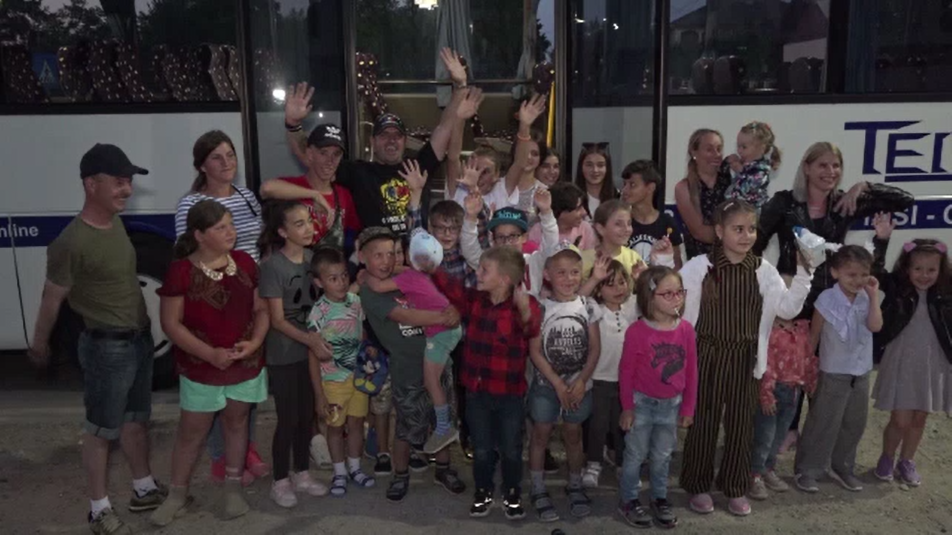Bucurie imensă pentru zeci de copii sărmani din județele Moldovei. Elevii au primit cadou o vacanță la mare