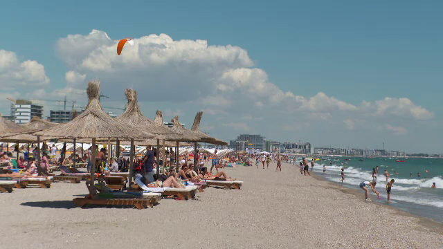 Zeci de mii de turiști pe litoralul românesc, în acest weekend