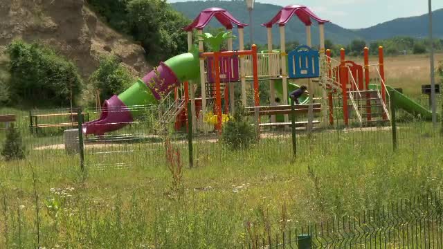 Un parc din Bistrița, amenajat din bani europeni, a ajuns într-o stare deplorabilă, la o lună de la inaugurare