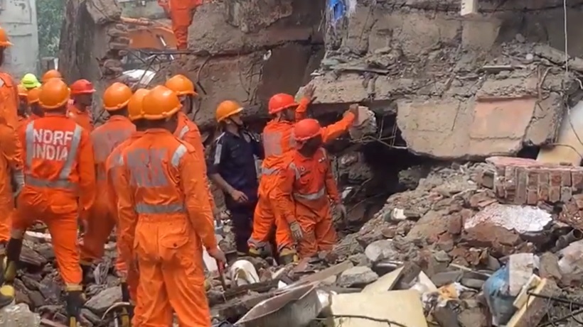 Cel puţin 19 morţi în urma prăbuşirii unei clădiri rezidenţiale din Mumbai. VIDEO