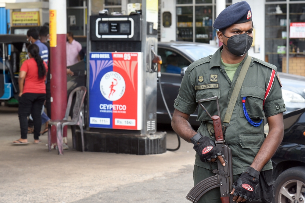 Sri Lanka suspendă vânzarea combustibilului pentru vehicule neesențiale. Singurele excepții care vor putea face plinul