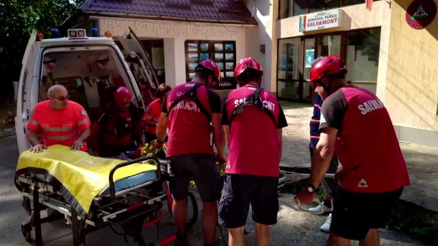 Salvamontiştii din Neamţ au salvat o femeie care a leşinat în timpul unei drumeții pe masivul Ceahlău