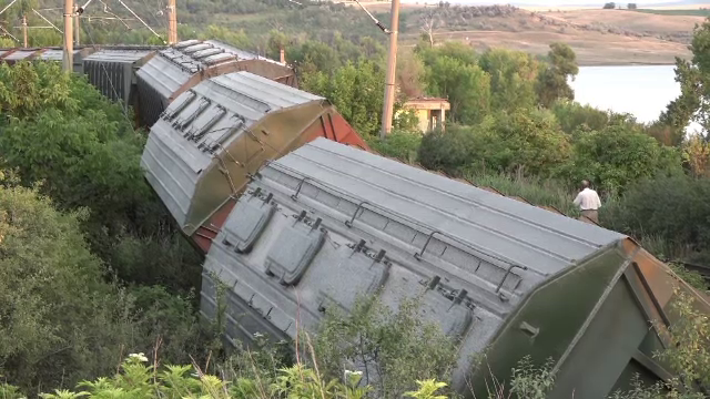 Un tren de marfă care se îndrepta spre Ucraina a sărit de pe şine la iași. 11 vagoane s-au răsturnat