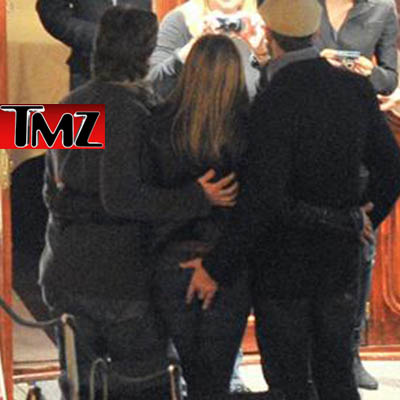 Gerard Butler, cu degetul in fundul lui Jennifer Aniston!