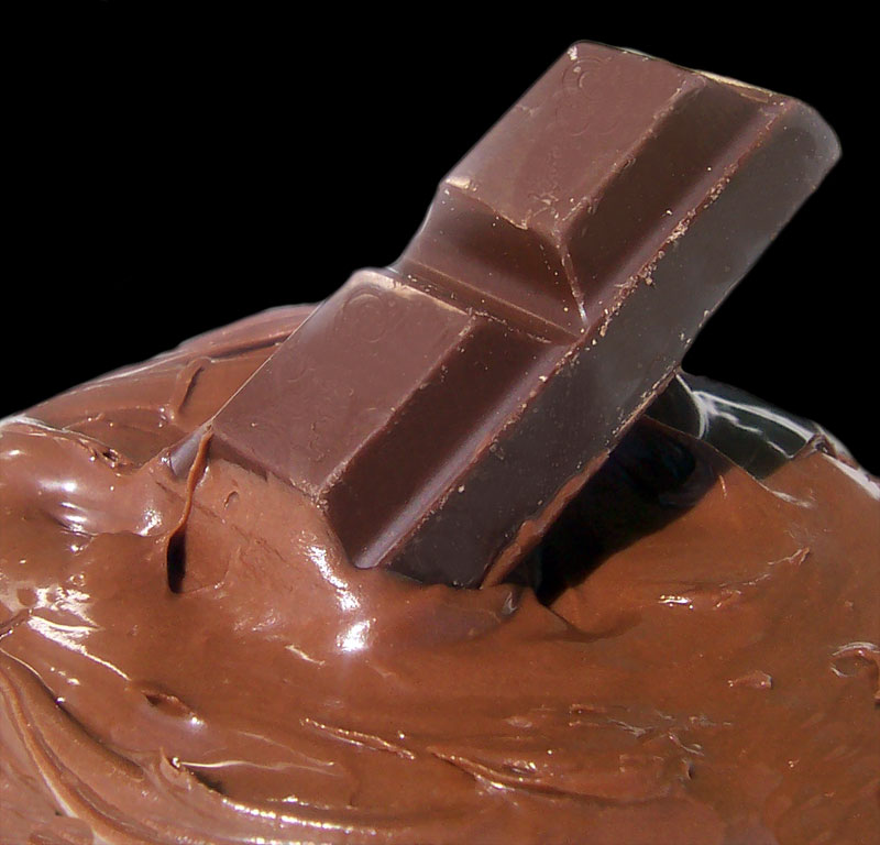 Ciocolata suspecta de salmonella, retrasa dintr-un lant de supermarketuri din tara