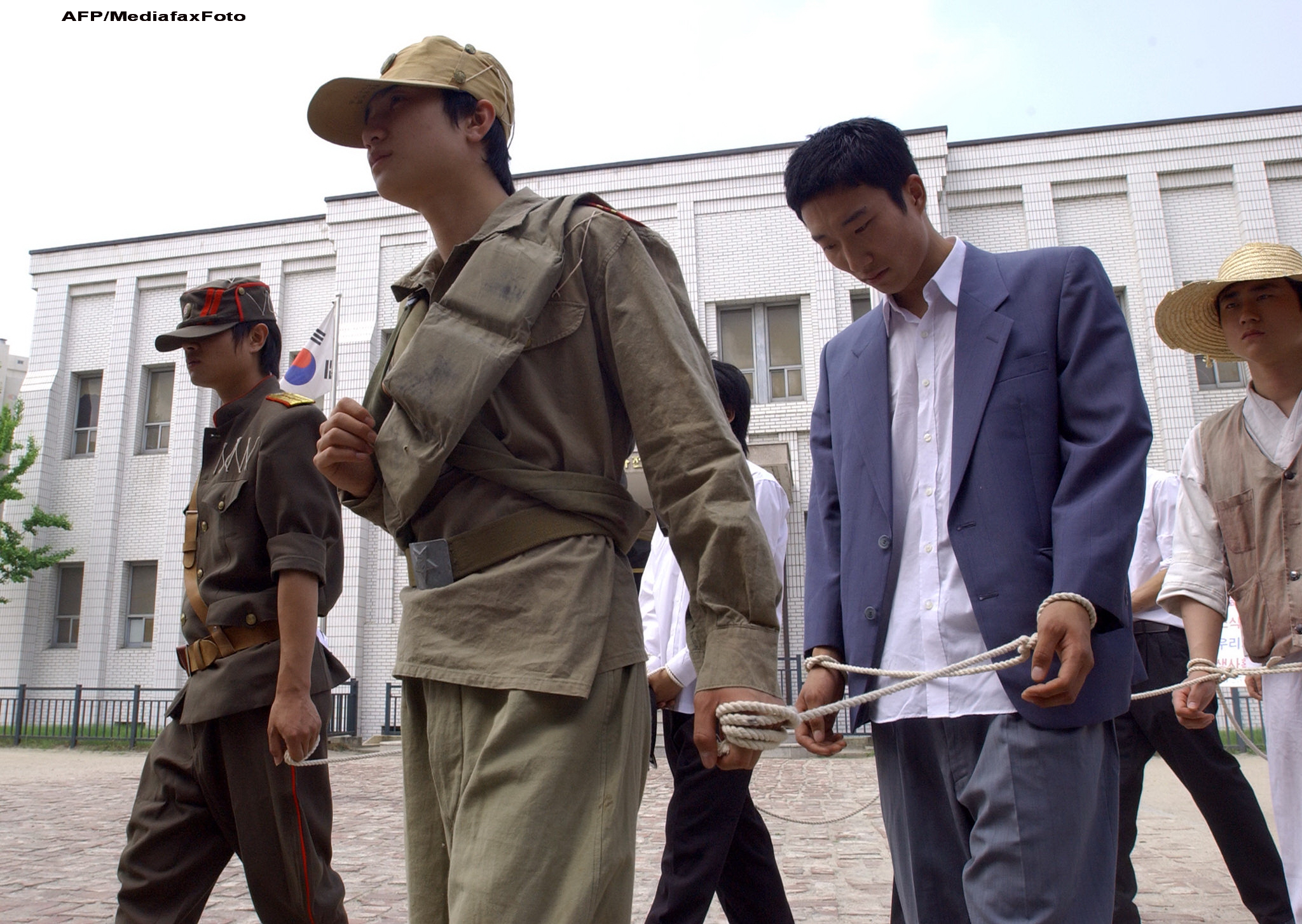 Prizonieri infometati, mancand iarba, sobolani sau furnici. Marturia unui gardian care a fugit din iadul nord coreean - Imaginea 1