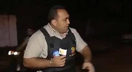 Executie in direct. Barbat impuscat in cap in timp ce reporterul transmitea LIVE la TV. VIDEO