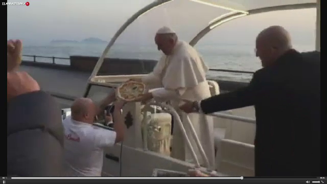 Papa Francisc, surpriza de proportii in timpul vizitei la Napoli. Dorinta pe care i-a indeplinit-o proprietarul unei pizzerii