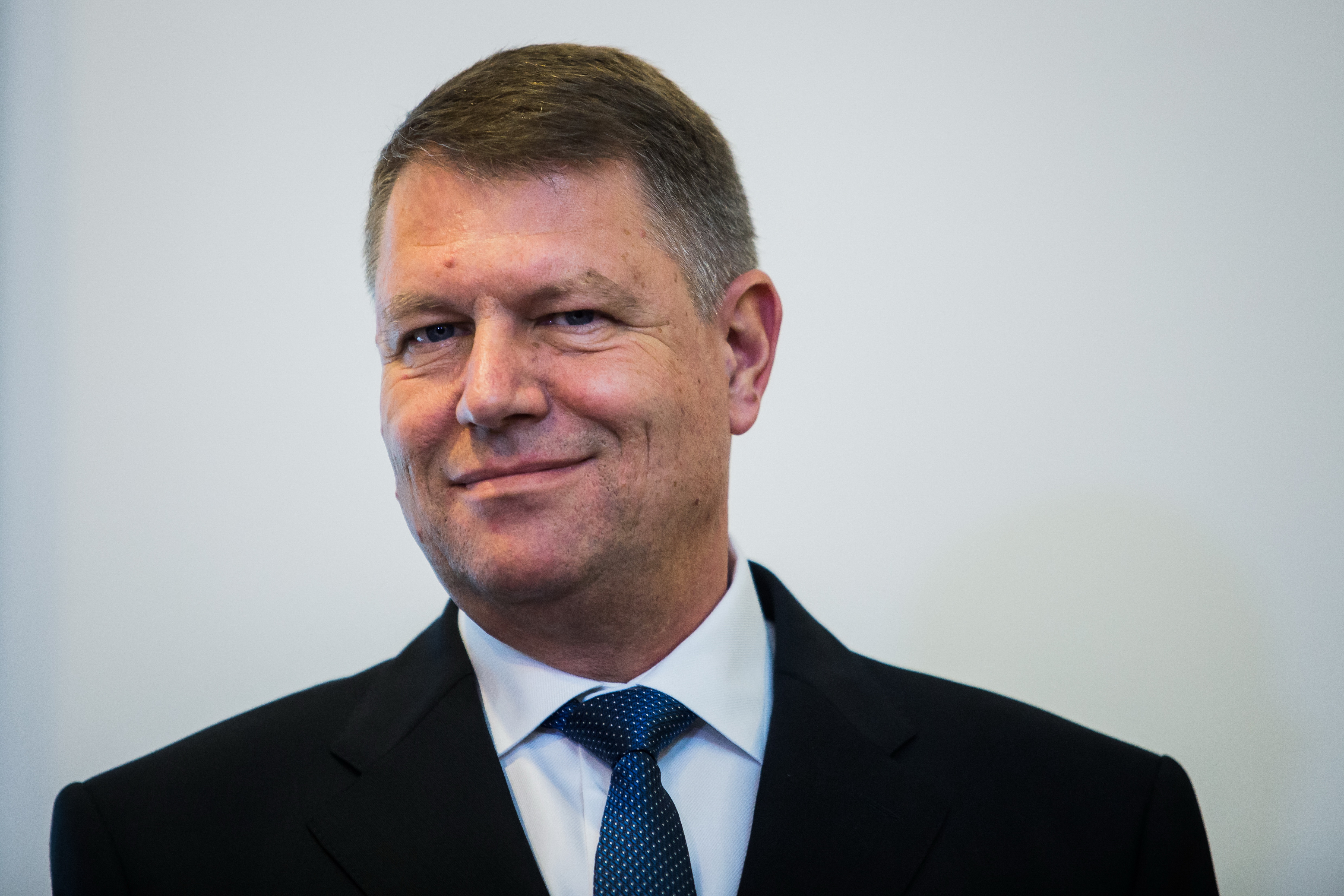 Klaus Iohannis, pe Facebook: Coruptia e ca o boala. Trebuie sa i se