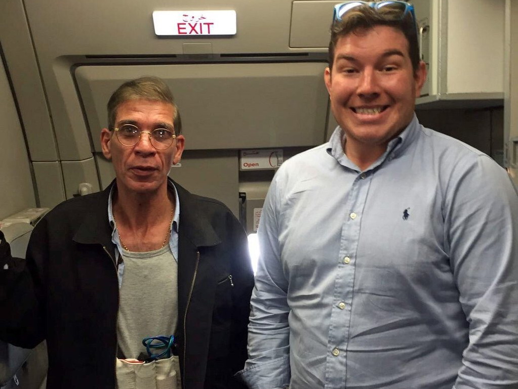 Barbatul care a deturnat avionul EgyptAir, arestat preventiv. Pasagerul care s-a pozat cu el a explicat de ce a facut asta