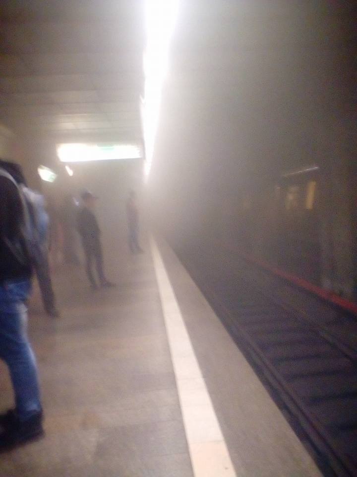 Panica la metrou, dupa ce doua statii au fost cuprinse de fum. Un incendiu s-ar fi produs intre Basarab si Crangasi