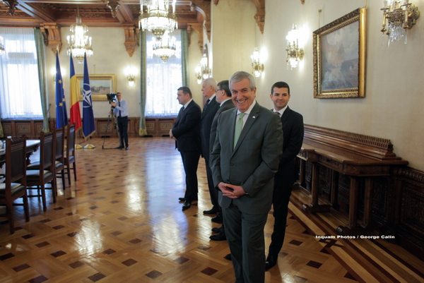 Parlamentul a adoptat o declaratie la initiativa lui Tariceanu, in care il critica pe Iohannis. Replica Presedintiei