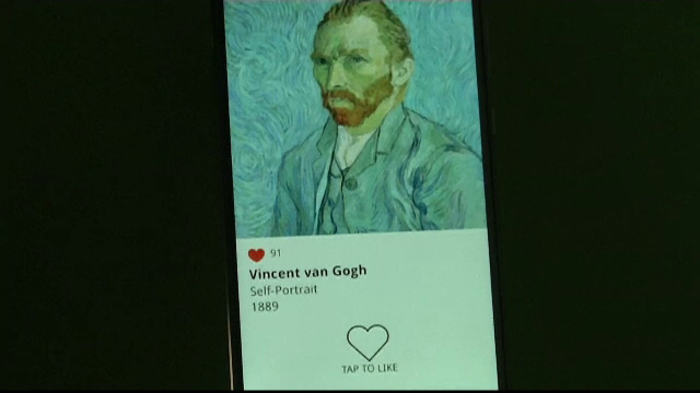 Autoportretul lui Van Gogh, expus pe un ecran tactil, la o expozitie despre istoria selfie-ului. Cate like-uri a primit